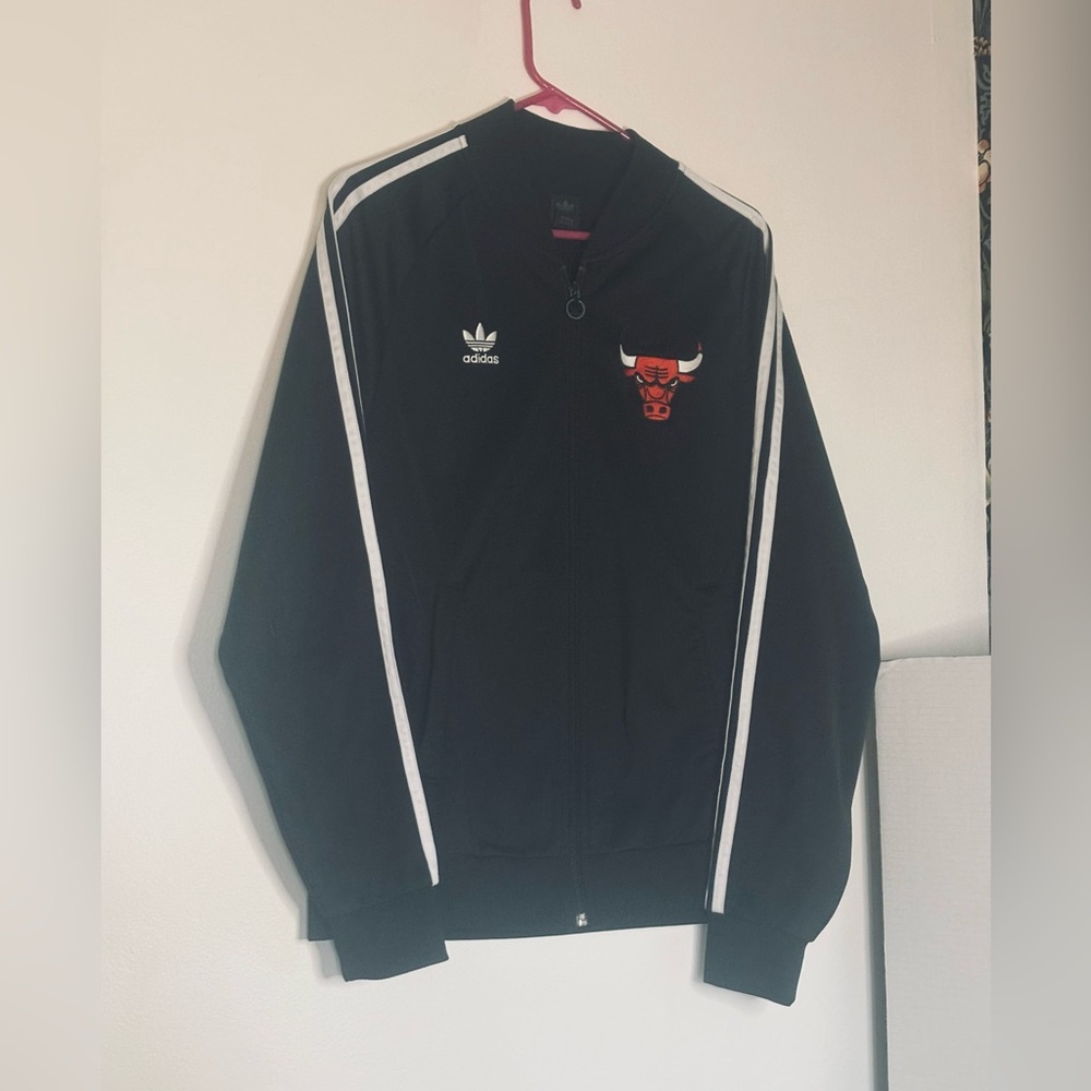 Adidas men’s Trefoil Chicago Bulls track jacket full zip sz M embroidered
